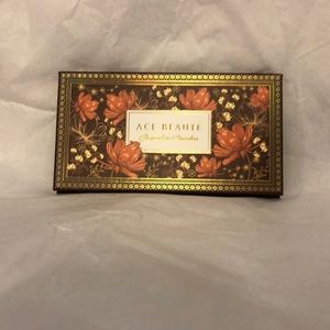 Bronzed in Paradise eyeshadow palette